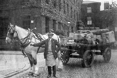 9a-North-Horse-Cart-Winckley-Street-corner-